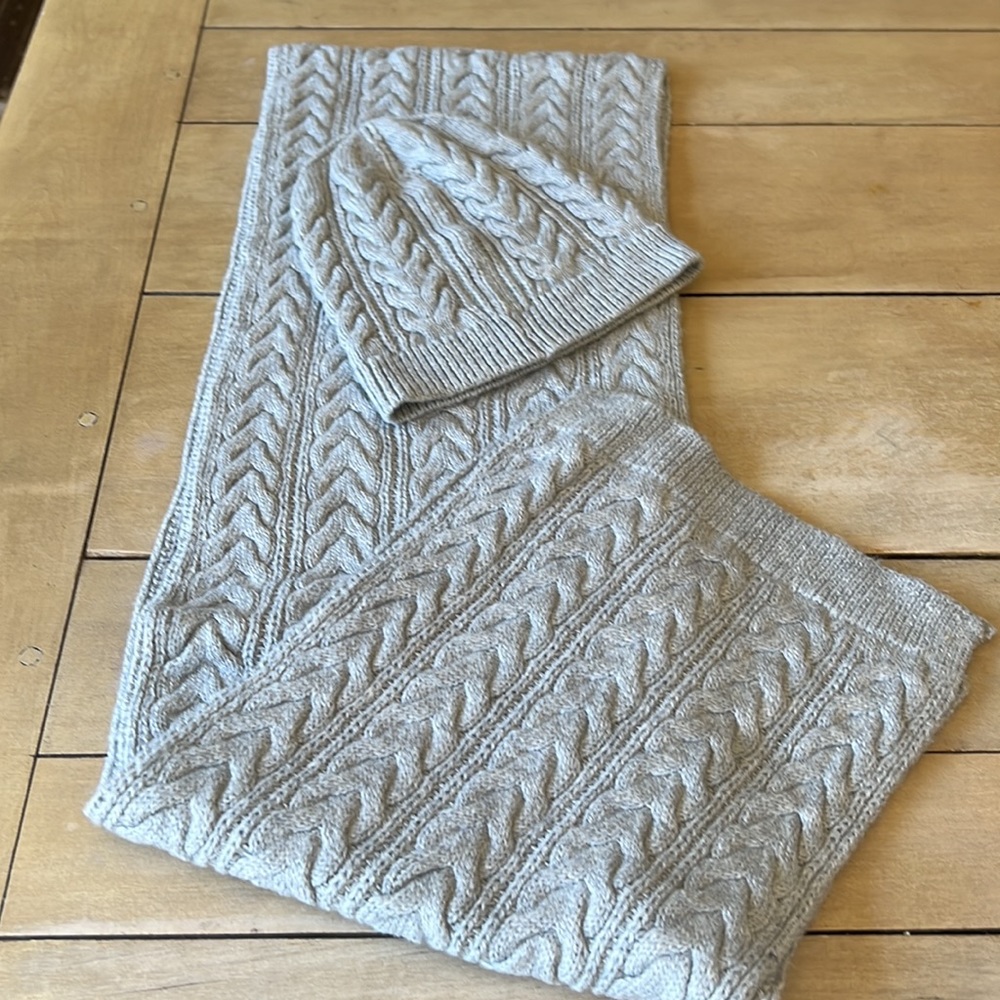 Amazon Essentials Hat & Scarf - Picture 2 of 5